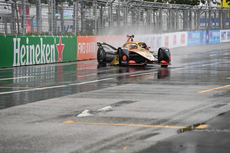 Jean-Eric Vergne (FRA), DS TECHEETAH, DS E-Tense FE19 spins just before crossing the line in qualifying
