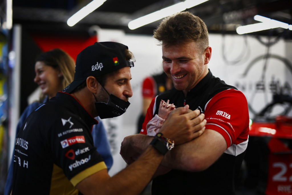 STREETS OF LONDON, UNITED KINGDOM - JULY 25: Antonio Felix da Costa (PRT), DS Techeetah, with Oliver Rowland (GBR), Nissan e.Dams, and his baby during the London E-Prix II at Streets of London on Sunday July 25, 2021, United Kingdom. (Photo by Andy Hone)