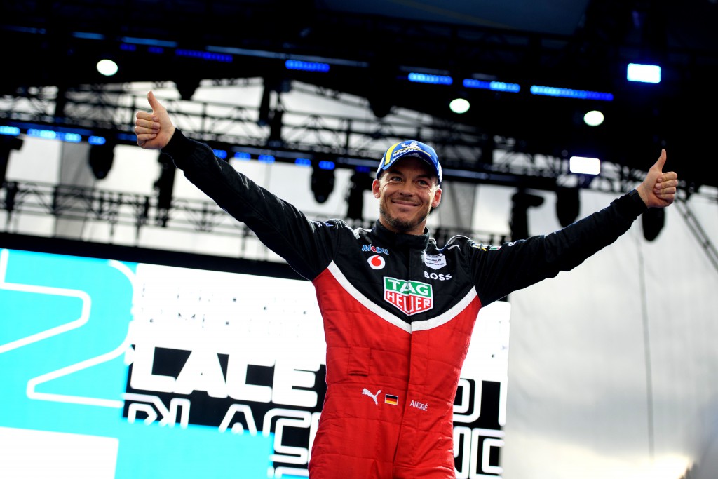 AUTODROMO HERMANOS RODRIGUEZ, MEXICO - FEBRUARY 12: Andre Lotterer (DEU), Tag Heuer Porsche, Porsche 99X Electric , 2nd position during the Mexico City ePrix at Autodromo Hermanos Rodriguez on Saturday February 12, 2022 in Mexico City, Mexico. (Photo by Simon Galloway / LAT Images)