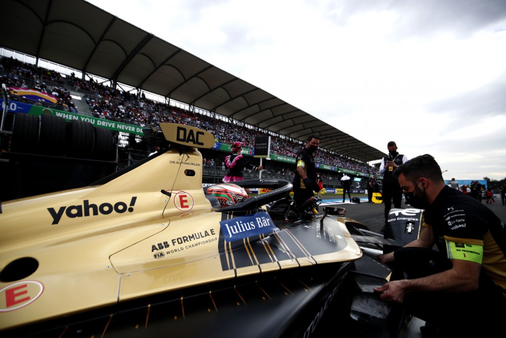AUTODROMO HERMANOS RODRIGUEZ, MEXICO - FEBRUARY 12: Antonio Felix da Costa (PRT), DS Techeetah, DS E-Tense FE21, on the grid during the Mexico City ePrix at Autodromo Hermanos Rodriguez on Saturday February 12, 2022 in Mexico City, Mexico. (Photo by Sam Bloxham / LAT Images)